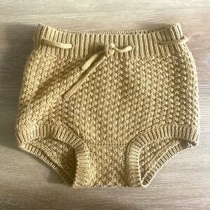 Quincy Mae bloomers size 12-18 months
GUC!!
